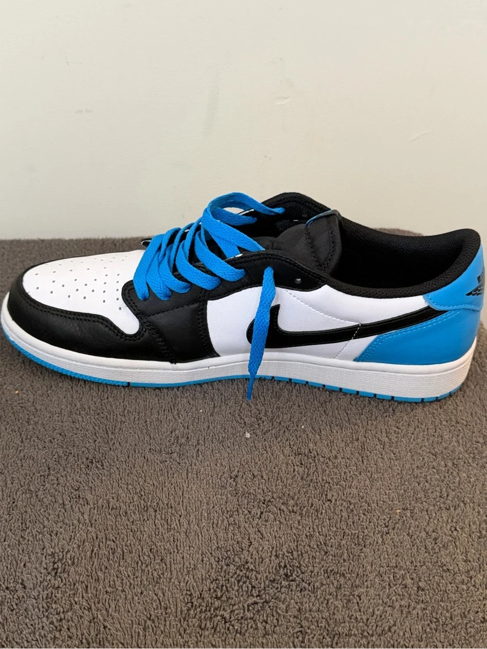 Nike Air Jordan 1 “low” men’s size 10 1/2. Powder blue and Black Dark colorway.